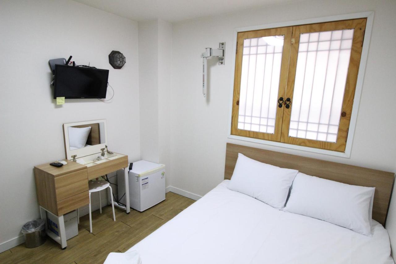 Stay In Blue Seoul Luaran gambar