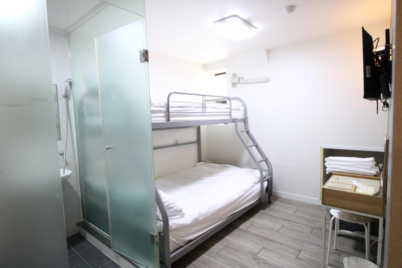Stay In Blue Seoul Luaran gambar